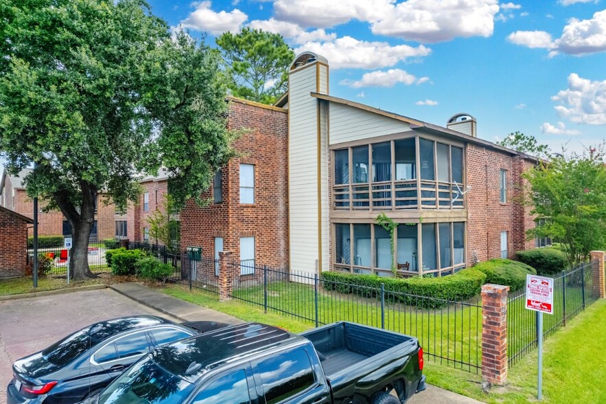 More Photos Of 8430 Antoine Dr, Houston Apartments For Sale
