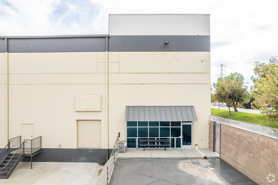More Photos Of 660 N Pioneer Ave, Woodland Industrial For Sale