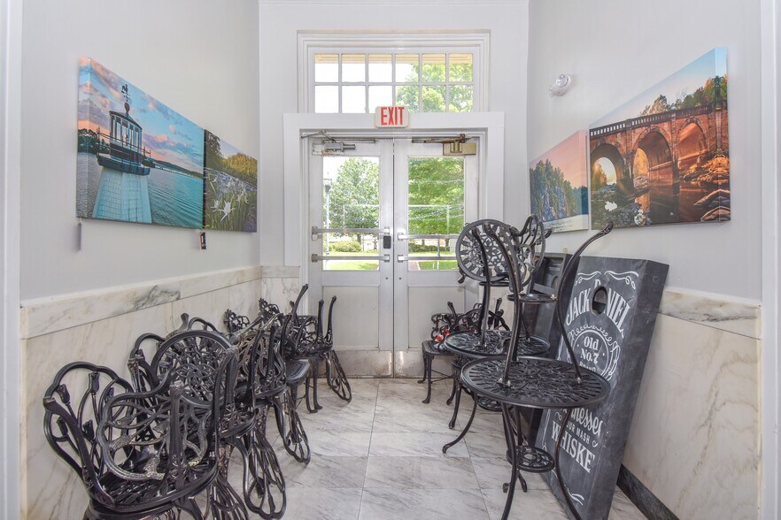 More Photos Of 82 Court Sq, Alexander City Flex For Sale