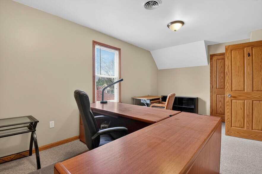 More Photos Of 175 2nd St, Belleville Office For Sale