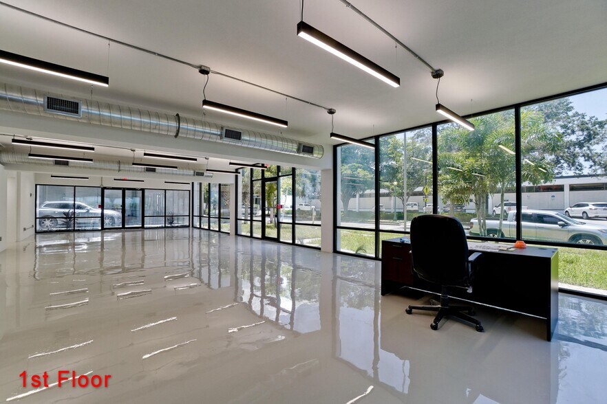 More Photos Of 1551 2nd St, Sarasota Office For Lease