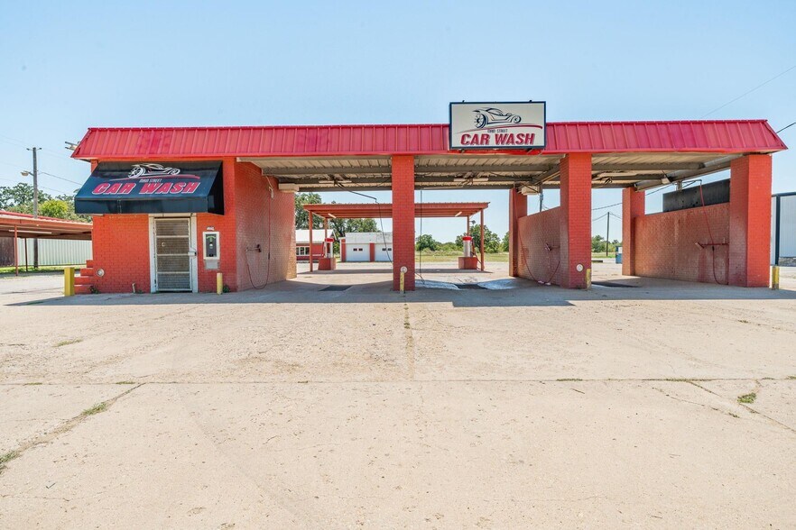 More Photos Of 929 E Main St, Eastland Carwash For Sale
