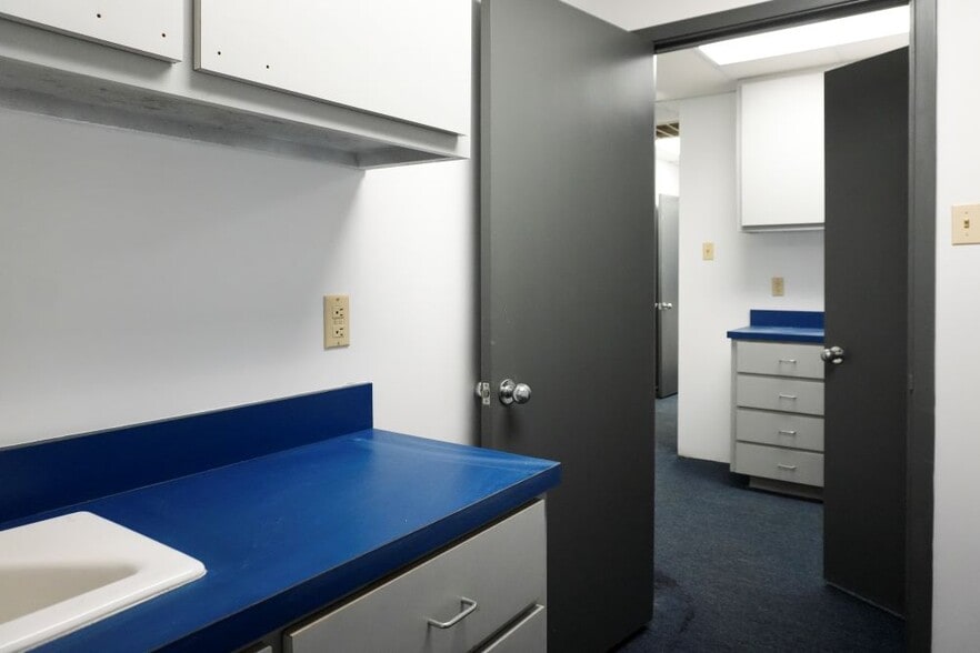 More Photos Of 423 W Cleveland Blvd, Aransas Pass Medical For Sale