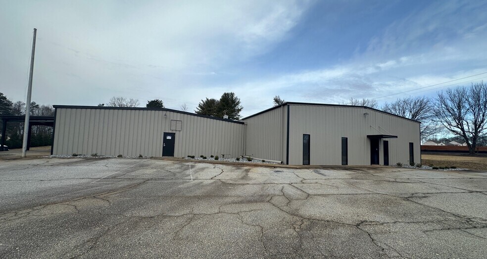 More Photos Of 585 Old Georgia Rd, Moore Warehouse For Lease