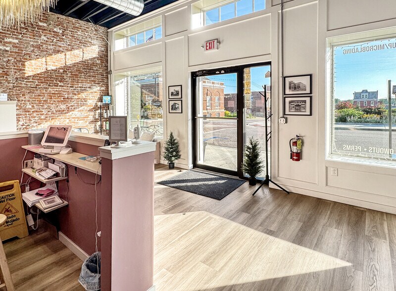 More Photos Of 206 Lafayette St, Washington General Retail For Sale