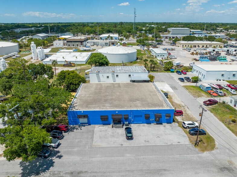 More Photos Of 1681 11th St, Sarasota Light Manufacturing For Sale