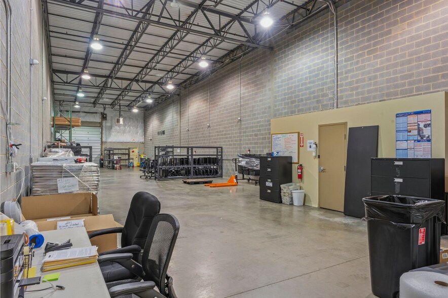 More Photos Of 17857-17889 Fraley Blvd, Dumfries Research And Development For Sale