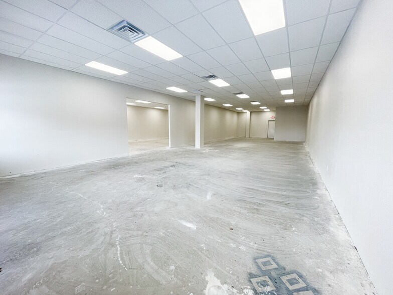 More Photos Of 6524- Slide Rd, Lubbock Unknown For Lease