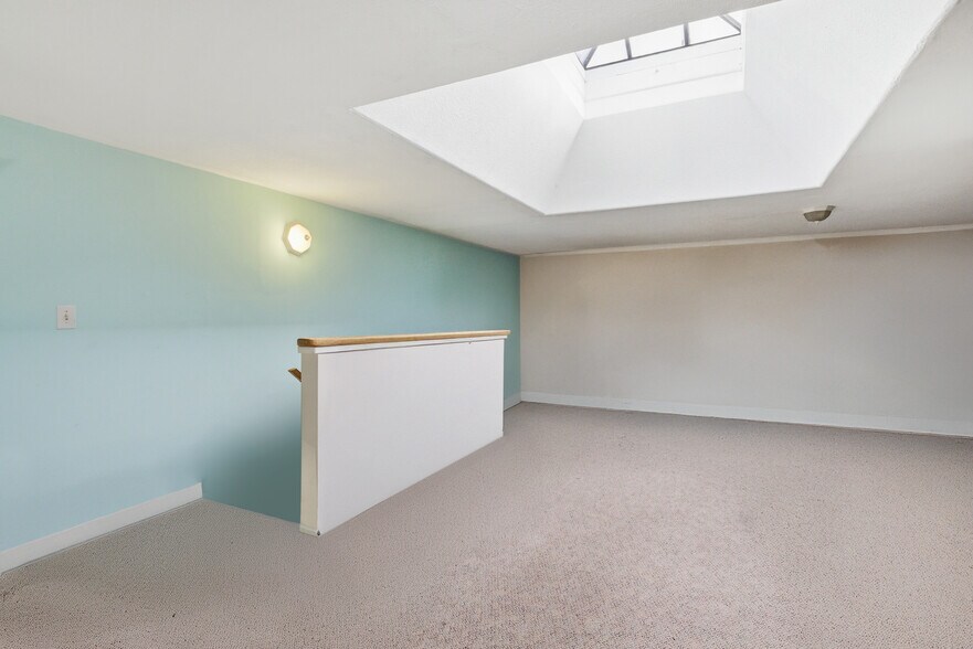 More Photos Of 657 E Main St, Cottage Grove Restaurant For Sale