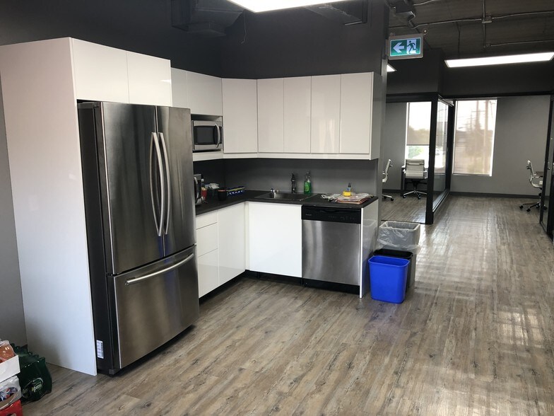 More Photos Of 866 The Queensway, Toronto Office For Lease