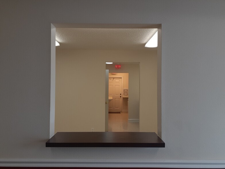 More Photos Of 5290 Seminole Blvd, Saint Petersburg Office For Sale