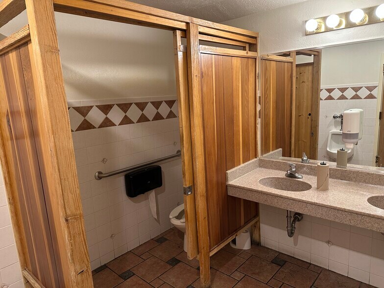 More Photos Of 753 Horizon Ct, Grand Junction Restaurant For Sale