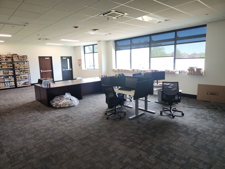 More Photos Of 1925 Pike Rd, Longmont Warehouse For Lease