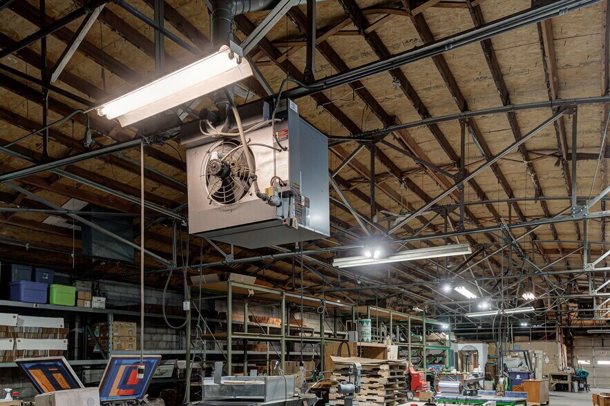 More Photos Of 515 Kings of Leon Ln, Oklahoma City Manufacturing For Sale
