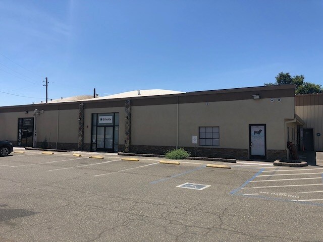 Primary Photo Of 110 Flocchini Cir, Lincoln Showroom For Lease