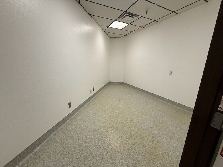 More Photos Of 7901 Vickers St, San Diego Medical For Sale