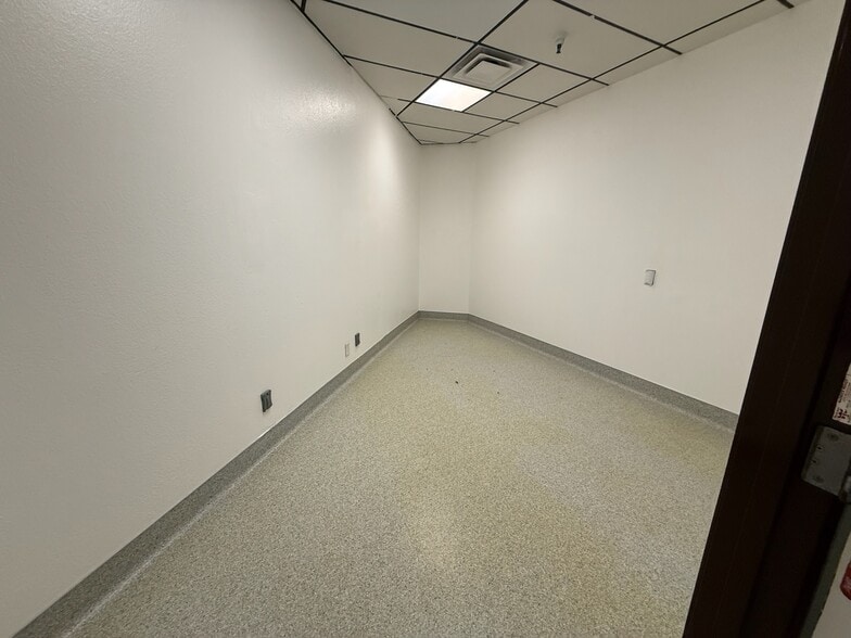 More Photos Of 7901 Vickers St, San Diego Medical For Lease