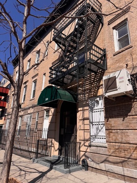 More Photos Of 209 Hawthorne St, Brooklyn Apartments For Sale