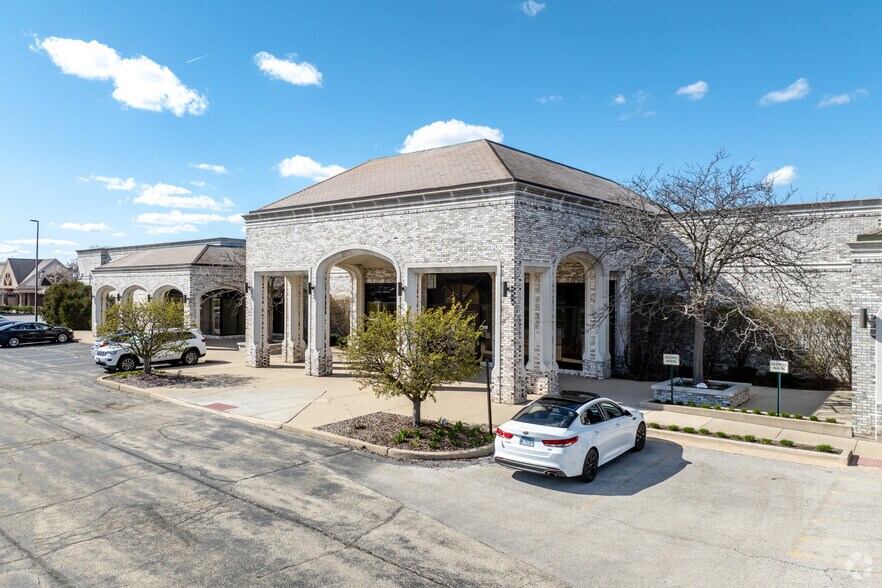 More Photos Of 2500 W Golf Rd, Hoffman Estates Warehouse For Lease