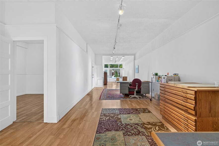 More Photos Of 112 1st Ave S, Ilwaco Storefront For Sale