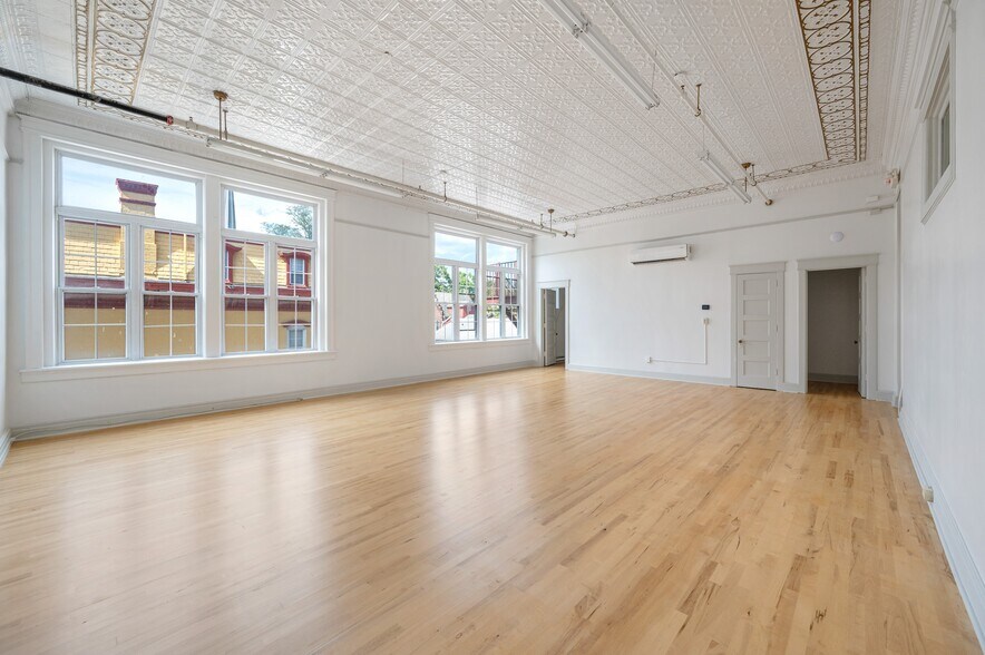 More Photos Of 236 Wall St, Kingston Specialty For Lease