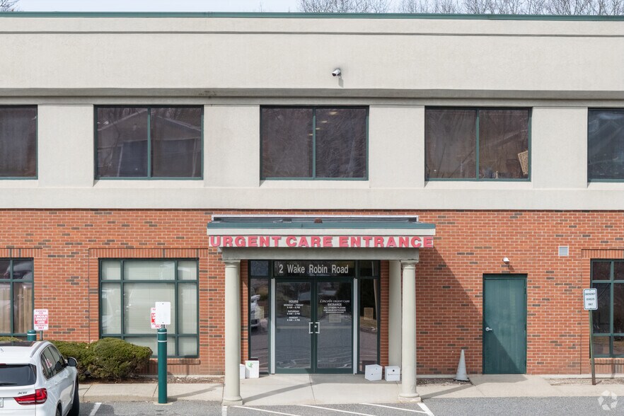 More Photos Of 2 Wake Robin Rd, Lincoln Medical For Lease