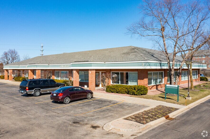 More Photos Of 3 S Greenleaf Ave, Gurnee Unknown For Lease