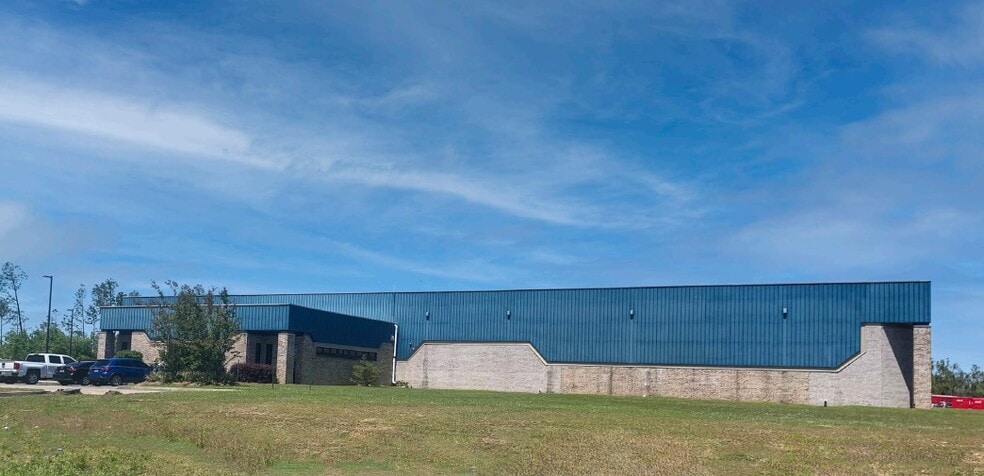 More Photos Of 6130 Bay Line Dr, Panama City Light Manufacturing For Lease