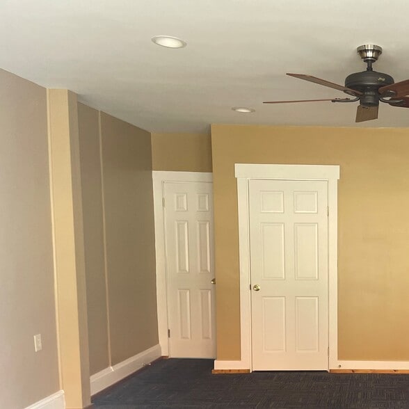 More Photos Of 117-123 Brawley Ave, Mooresville Storefront Retail Residential For Lease