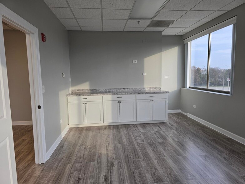 More Photos Of 2272 95th St, Naperville Office For Sale