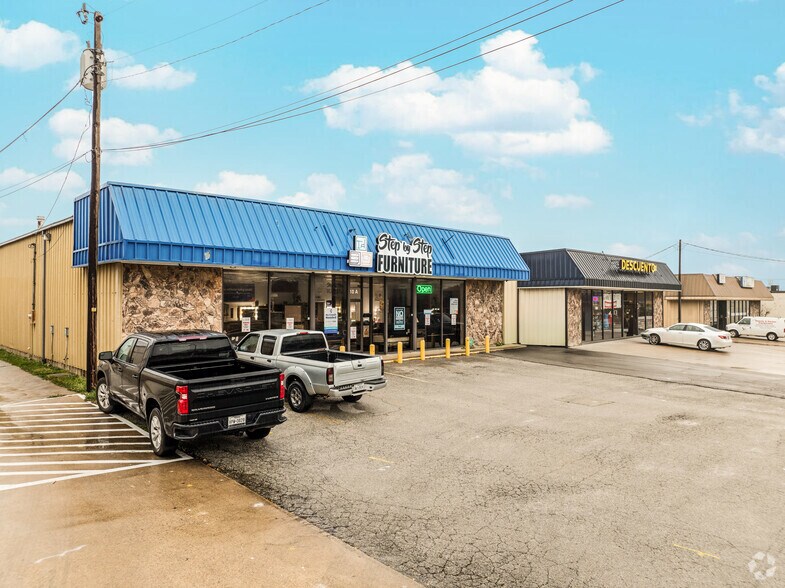 More Photos Of 910 S Cedar Ridge Dr, Duncanville Freestanding For Sale