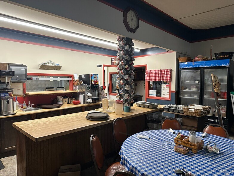 More Photos Of 108 N Phelps St, Decatur General Retail For Sale
