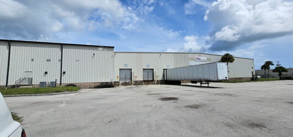 More Photos Of 3053 Industrial 31st St, Fort Pierce Warehouse For Sale