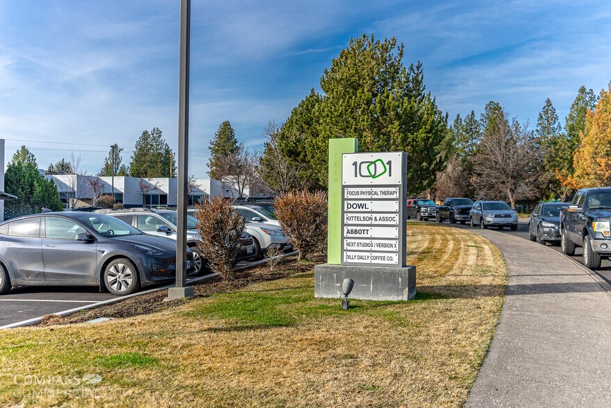 More Photos Of 1001 SW Emkay Dr, Bend Office For Sale
