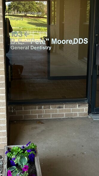 More Photos Of 615 E Oklahoma Ave, Enid Office For Sale