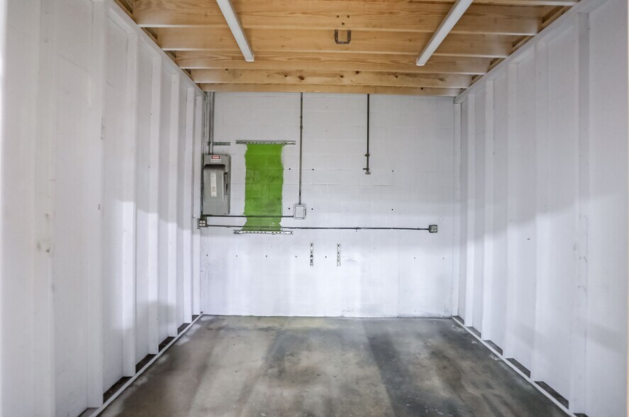 More Photos Of 2334 Production Dr, Indianapolis Warehouse For Lease