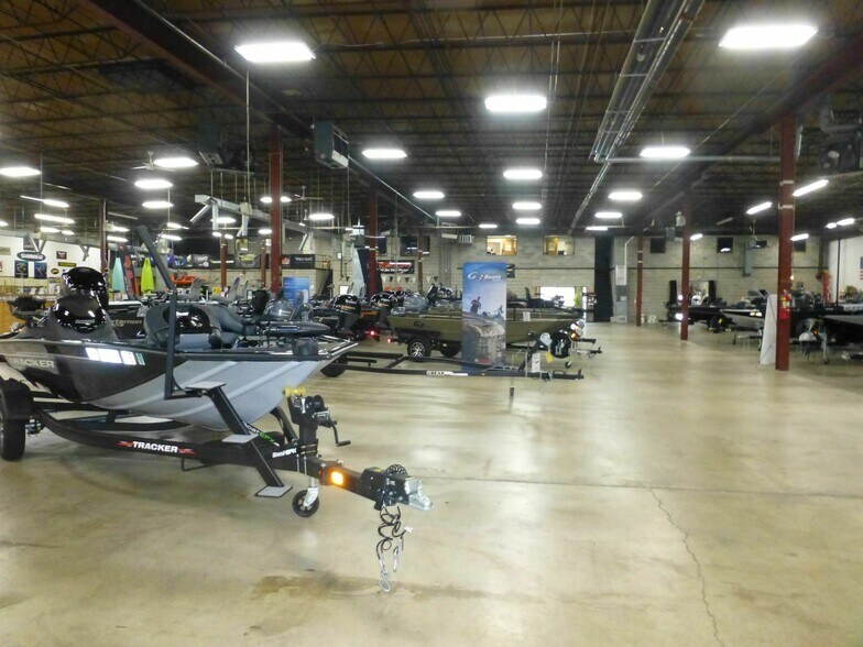 More Photos Of 879 Bedford Rd, Morris Showroom For Lease