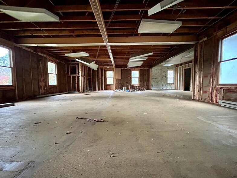 More Photos Of 2008 Sullivan Trail, Tannersville Religious Facility For Lease