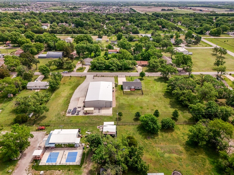 More Photos Of 2325 S Crest St, Wichita Warehouse For Sale