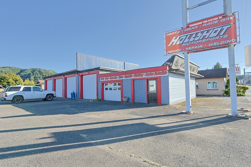 More Photos Of 2150 Winchester Ave, Reedsport Service Station For Sale
