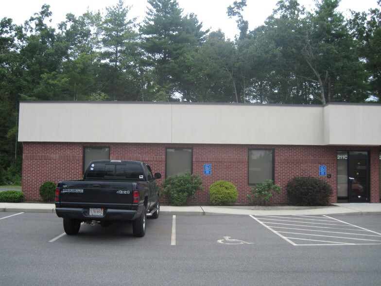More Photos Of 211 State St, Belchertown Medical For Lease