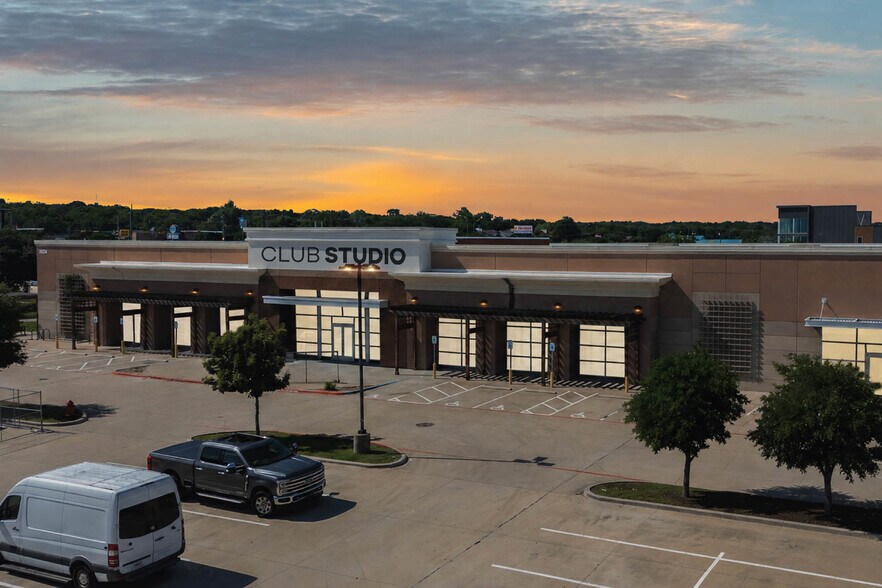 More Photos Of 1824 W Slaughter Ln, Austin Health Club For Sale