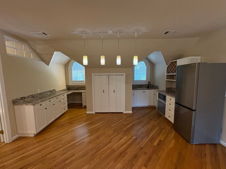 More Photos Of 143 4th Ave N, Franklin Loft Creative Space For Lease