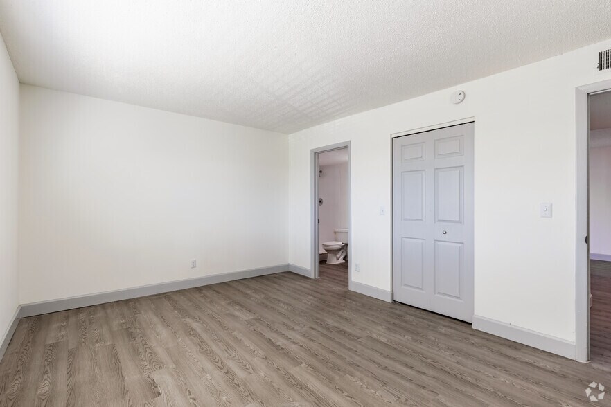 More Photos Of 120 47th Ave N, Saint Petersburg Apartments For Sale