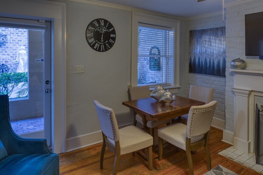 More Photos Of 14 E Taylor St, Savannah Specialty For Sale