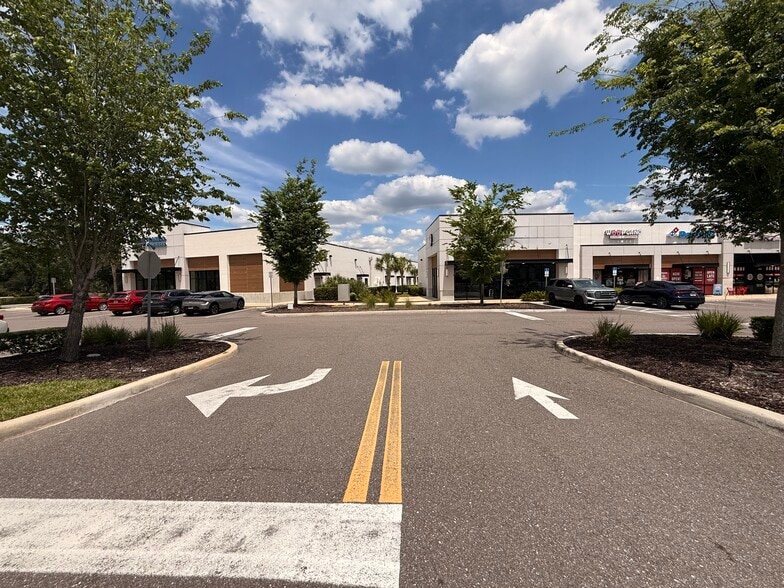 More Photos Of 5628 Circa Fishhawk Blvd, Lithia General Retail For Lease
