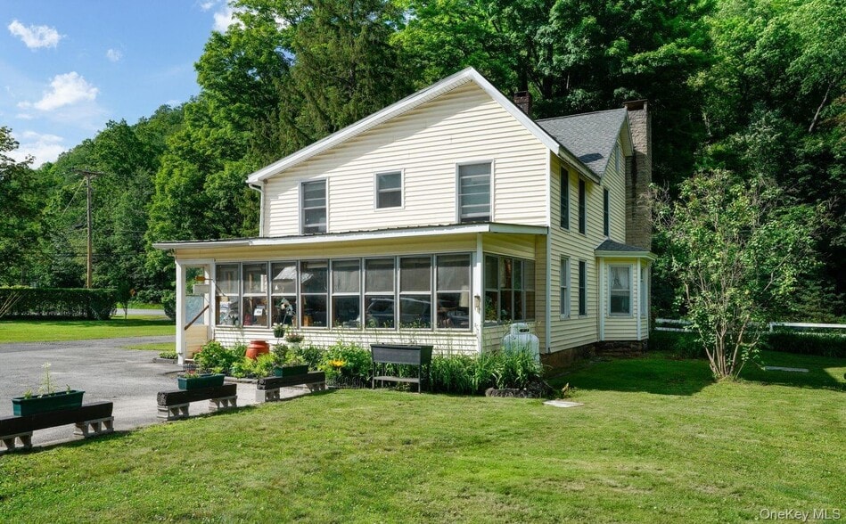 More Photos Of 5973 New York 28, Phoenicia Hotel For Sale