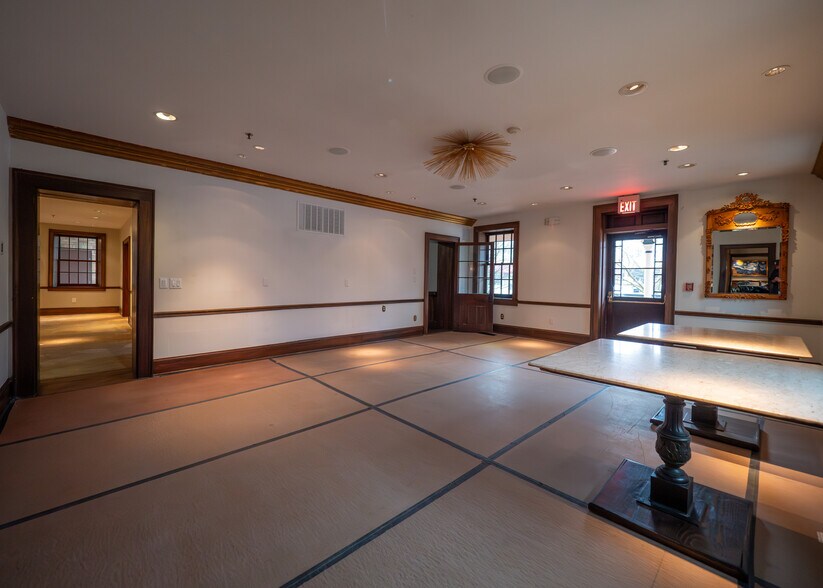 More Photos Of 649 High St, Worthington Storefront Retail Office For Sale