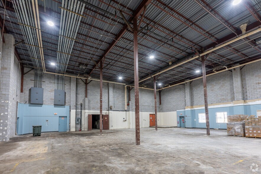 More Photos Of 40 Mulberry St, Middletown Flex For Sale