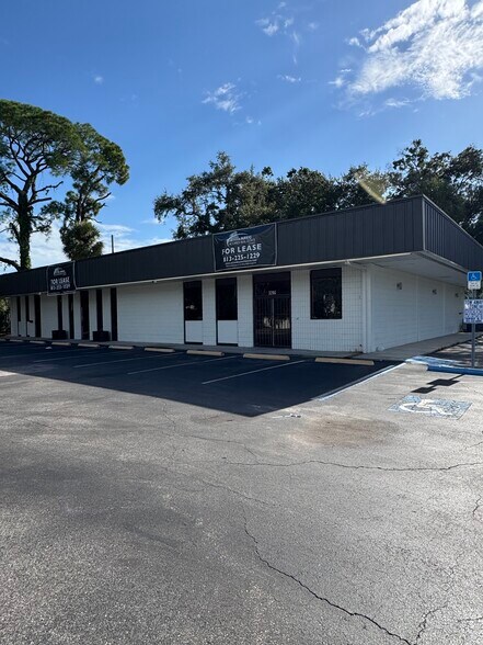 More Photos Of 3200-3206 S West Shore Blvd, Tampa Storefront For Lease